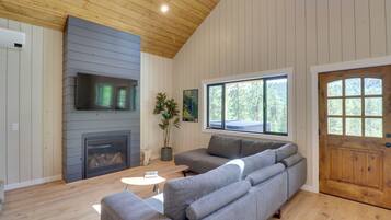 House (2 Bedrooms) | Interior