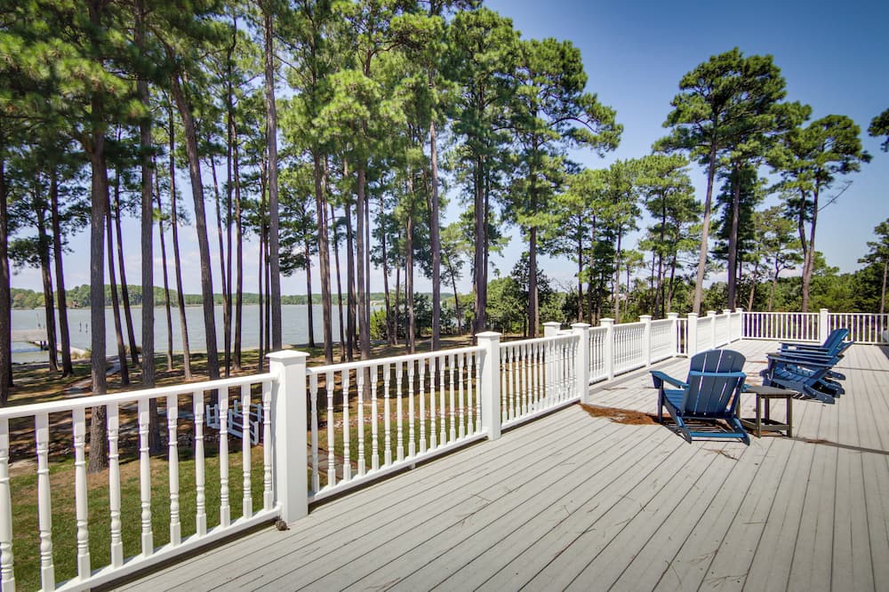 Waterfront Cambridge Gem w/ Hot Tub, Pool & Dock! - Elliott, MD