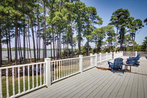 Waterfront Cambridge Gem w/ Hot Tub, Pool & Dock!