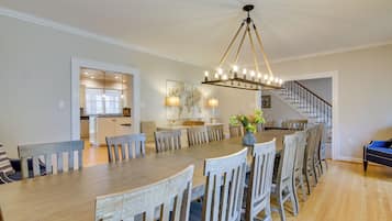 Casa (Multiple Bedrooms) | Parte interna