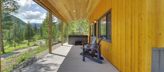 Lakeside Cabin Retreat w/ Private Hot Tub!