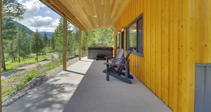 Lakeside Cabin Retreat w/ Private Hot Tub!