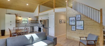 Lakeside Cabin Retreat w/ Private Hot Tub!