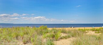 Keansburg Home w/ Private Hot Tub!