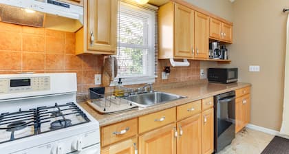 Keansburg Home w/ Private Hot Tub!