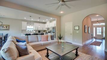 House (3 Bedrooms) | Interior