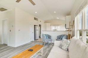Apartment (4 Bedrooms) | Interior - Inviting Atlantic Beach Townhome ~ 1/2 Mi to Ocean (Atlantic Beach)