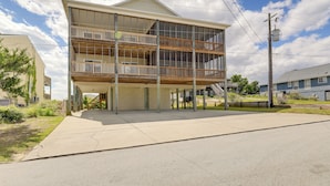 A multi-story building with a covered porch and a balcony on the second floor. - Inviting Atlantic Beach Townhome ~ 1/2 Mi to Ocean (Atlantic Beach)