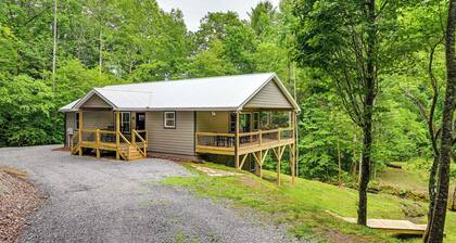 Creekside Cabin in Franklin ~ 8 Mi to Downtown!