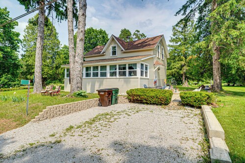Powers Lake Home w/ Patio - 9 Mi to Lake Geneva!