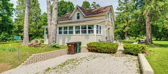 Powers Lake Home w/ Patio - 9 Mi to Lake Geneva!