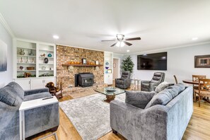 House (4 Bedrooms) | Front of property