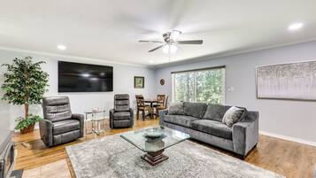 House (4 Bedrooms) | Interior