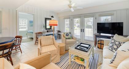 Atlantic Beach Condo - Walk to Beaches!