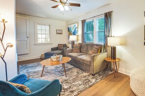 House (2 Bedrooms) | Interior - Springfield Home w/ Yard: 3 Mi to Downtown! (Springfield)