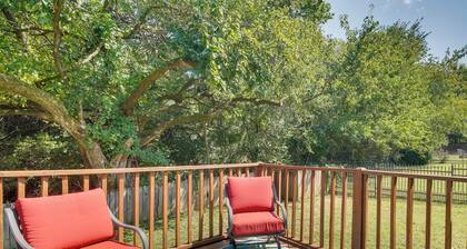 Charming Arkansas Retreat w/ Deck, Near Downtown!