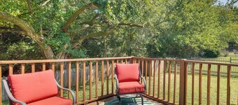 Charming Arkansas Retreat w/ Deck, Near Downtown!