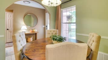 House (3 Bedrooms) | Interior
