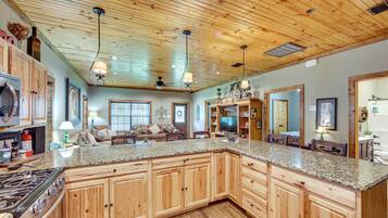 House (3 Bedrooms) | Interior