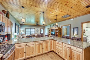 House (3 Bedrooms) | Interior