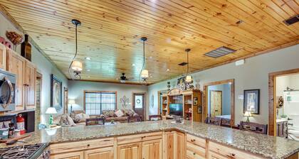 Jefferson Vacation Rental With Golf Cart!