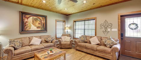 House (3 Bedrooms) | Interior