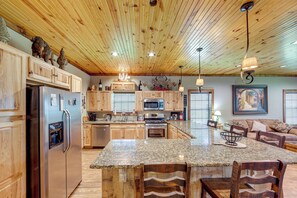 House (3 Bedrooms) | Interior