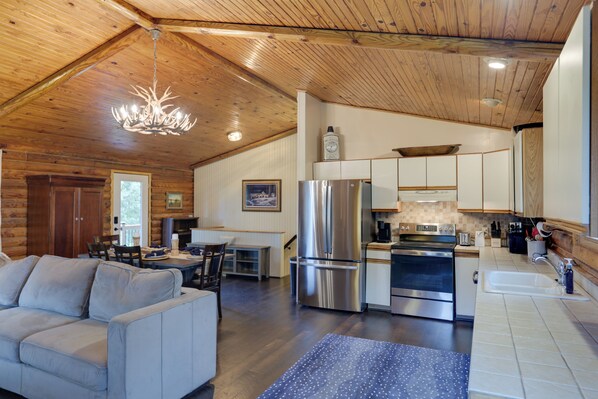 House (3 Bedrooms) | Interior