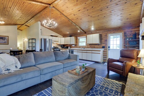 Cozy Brookville Home w/ Fire Pit & Deck!