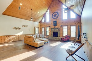 House (3 Bedrooms) | Interior