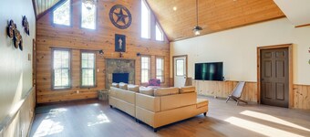 Pet-friendly Jefferson Home Near Lake O the Pines