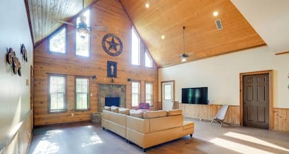 Pet-friendly Jefferson Home Near Lake O the Pines