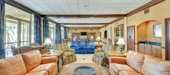 Auburn Retreat w/ Balcony - Walk to Campus!