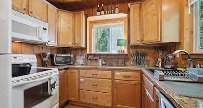 Wilmington Vacation Rental Near Hiking and Skiing!