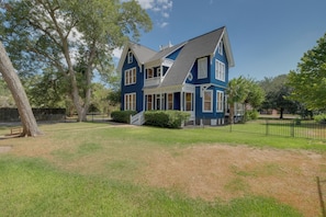 House (4 Bedrooms) | Interior - WFH Friendly: Abode w/ Balcony in Columbus! (Columbus)
