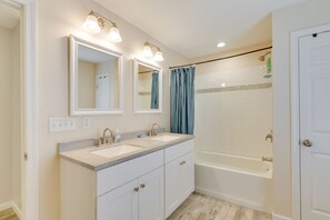 House (3 Bedrooms) | Bathroom