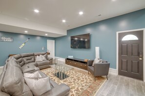 House (5 Bedrooms) | Interior