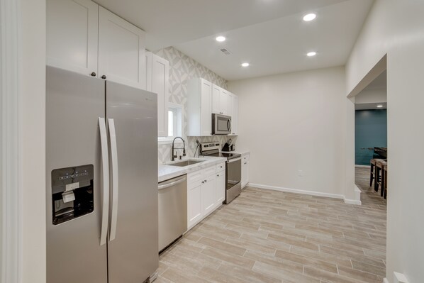 House (5 Bedrooms) | Interior