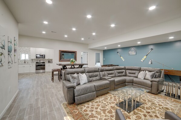 House (5 Bedrooms) | Interior