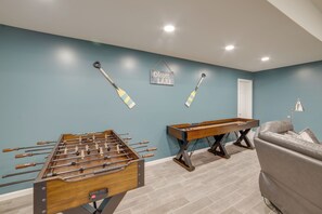 House (5 Bedrooms) | Interior