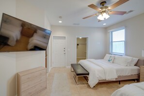 House (5 Bedrooms) | Interior