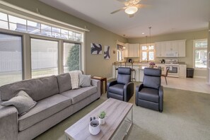 House (1 Bedroom) | Interior - Waterfront Jackson Mansion: Patio, Grill, Dock! (Jackson)