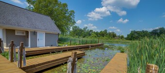 Jackson Lakefront Getaway w/ Balcony, Dock Access