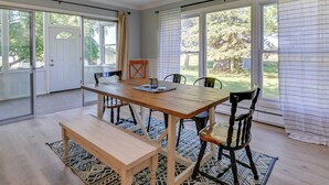Unclassified image, 5 of 26, button - Lexington Home w/ Sunroom ~ 1 Mi to Lake Huron! (Lexington)