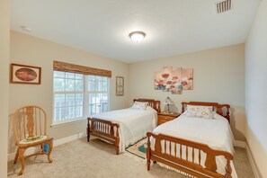 House (3 Bedrooms) | Interior - Hawthorne Vacation Rental w/ Access to Cue Lake (Hawthorne)