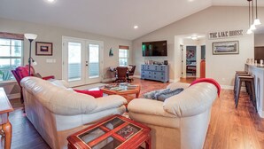 A spacious living room with a large sofa set, a coffee table, and a TV mounted on the wall. - Hawthorne Vacation Rental w/ Access to Cue Lake (Hawthorne)