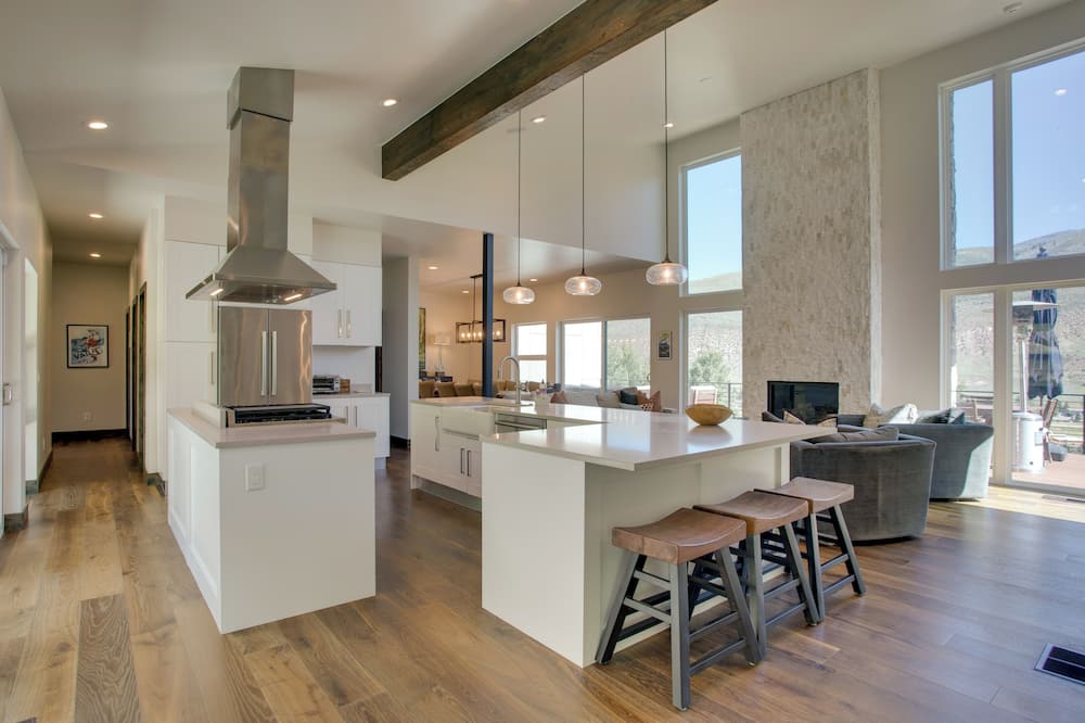 Avon Vacation Rental w/ Hot Tub & Mountain Views! - EagleVail, CO