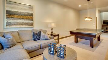 House (4 Bedrooms) | Interior