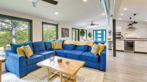 House (3 Bedrooms) | Interior - Riverfront Appleton Home With Pool & Boat Dock! (Appleton)