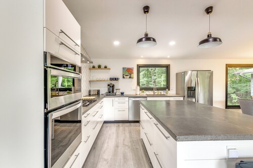 Riverfront Appleton Home With Pool & Boat Dock!